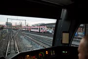 Für die Sicherheit auf den Schienen haben die Bahnbetriebe mehrere Vorschriften. (Bild: Mareycke Frehner)