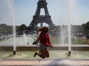 Das Konsumklima in Frankreich hat sich erneut aufgehellt. (Bild: KEYSTONE/EPA/IAN LANGSDON)