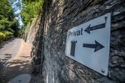 Dieses Schild übersehen Touristen meist. (Bild: Pius Amrein, 26. Juli 2019)