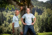 Nach 24 Stunden und 50 Minuten im Ziel: Christoph Sturzenegger und Silvan Steiner. (Bild: Ralph Ribi)