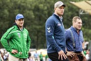 Drei der vier meistgenannten Favoriten auf den Königstitel: Armon Orlik, Pirmin Reichmuth und Joel Wicki (von links). (Bild: Alexandra Wey/Keystone (Flüelen, 7. Juli 2019))