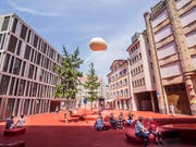 Belebt am Freitagnachmittag: der Rote Platz. (Bild: Hanspeter Schiess)