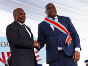 Kongos neuer Präsident Félix Tshisekedi (rechts) und sein Vorgänger Joseph Kabila (links) haben sich auf eine gemeinsame Regierung geeinigt. (Bild: KEYSTONE/EPA/HUGH KINSELLA CUNNINGHAM)