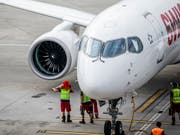 Eine Swiss-Maschine des Typs A220-300. (Bild: KEYSTONE/CHRISTIAN MERZ)