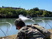 In den USA wurden 16 Soldaten unter anderem wegen Menschenschmuggels an der Grenze zu Mexiko festgenommen. (Bild: KEYSTONE/EPA DVIDS/AIRMAN 1ST CLASS DANIEL HERNANDE / DVIDS HAND)