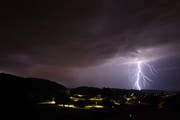 Am Samstagnachmittag und -abend kommen schweizweit Gewitter auf. (Archivbild: Andreas Walker)