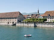 Die Aare in Solothurn wurde offenbar einem jungen Mann aus Sri Lanka zum Verhängnis. Am Samstagnachmittag ist der leblose Körper eines vermissten 22-Jährigen geborgen worden. (Bild: KEYSTONE/ANTHONY ANEX)