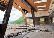 Die letzten Stunden des ehemaligen Berggasthauses Sporting haben geschlagen. Bild: PD (Schönbüel, 20. Juli 2019)