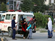Die Zahl der Opfer ist nach dem Angriff vom Sonntag auf das Büro des afghanischen Vizepräsidentenkandidaten Amrullah Saleh in der Hauptstadt Kabul drastisch gestiegen. (Bild: KEYSTONE/EPA/JAWAD JALALI)