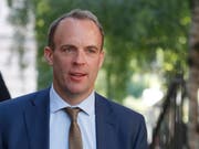 Grossbritannien sucht bei seiner geplanten Mission zur Sicherung der Handelsschifffahrt in der Strasse von Hormus die Unterstützung der USA. In der Tankerkrise lehnt der neue britische Aussenminister Raab einen von Irans Präsident Ruhani vorgeschlagenen Austausch der Schiffe ab. (Bild: KEYSTONE/AP/ALASTAIR GRANT)