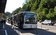 Ein Bahnersatz-Bus beim Bahnhof Wolhusen. (Bild: Corinne Glanzmann, 16. Juli 2012)