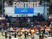 Moderne Welt: In New York hat eine Weltmeisterschaft für das Spielen eines Videospiels stattgefunden. (Bild: KEYSTONE/EPA/JASON SZENES)