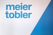 Das Logo von Meier Tobler an einer Bilanzmedienkonferenz. (Bild: Alexandra Wey/Keystone, 21. Februar 2019)