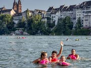 Mit dieser Perspektive kann man sich in Basel ab sofort beim Schwimmen im Rhein ablichten lassen und gleich im Internet zeigen. (Bild: Basel Tourismus)