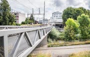 Nach der Überführung der Murg können Velofahrer bald hinab und unter der Eisenbahn hindurch zum Lindenweg fahren.Bild: Andrea Stalder