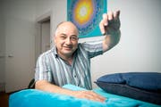 Attilio Muccione bietet in Goldach Hypnosetherapien an. (Bild: Ralph Ribi)