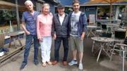 Roman Ramsauer und Moritz «Zane» Liechti mit Köbi und Jadwiga Kuhn, welche dem Set einen Besuch abstatten werden. (Bild: PD)