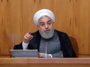 Der iranische Präsident Hassan Ruhani kündigt bei einer Kabinettssitzung an, sein Land werde ab dem Wochenende «unbegrenzt» Uran anreichern. (Bild: KEYSTONE/AP Office of the Iranian Presidency)