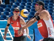Adrian Heidrich (vorne) und Mirco Gerson stehen als Gruppensieger im WM-Sechzehntelfinal (Bild: KEYSTONE/PETER SCHNEIDER)