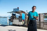 Benno Knüsel bei seinem Crêpestand beim National-Quai in Luzern. (Bild Dominik Wunderli, 29. Juni 2019)