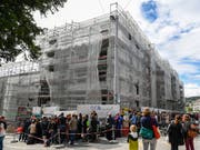 Die Suche nach einer freien Wohnung kann anstrengend sein. Und die Mieten ziehen laut Homegate weiter an. (Bild: KEYSTONE/WALTER BIERI)