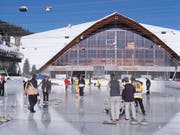 Der Bund will sich auch künftig finanziell am Bau von Sportanlagen beteiligen. Eines der Projekte ist der Neubau des Davoser Eisstadions. (Bild: KEYSTONE/MARTIN RUETSCHI)
