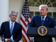Präsident Donald Trump will dem Fed-Chef Jerome Powell (links) zwei «Tauben» zur Seite stellen. (Bild: KEYSTONE/AP/ALEX BRANDON)