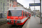 Ein Zug der Rorschach-Heiden-Bahn (RHB) am Hafenbahnhof in Rorschach. (Bild: Raphael Rohner)