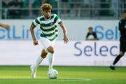 Yannis Letard im Testspiel gegen Celtic Glasgow. (Bild: Marc Schumacher/Freshfocus)