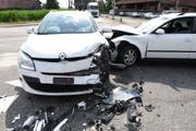 Beide Fahrzeuge waren nicht mehr fahrbar. (Bild: Luzerner Polizei)