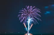In Rorschach hat das grosse Feuerwerk Tradition, es wird in der Bucht von einem Schiff aus abgefeuert. (Bild: Jil Lohse)