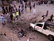 Bei einem Bombenanschlag im Südwesten Pakistans sind mindestens fünf Menschen getötet und mehr als 25 weitere verletzt worden. (Bild: KEYSTONE/EPA/JAMAL TARAQAI)
