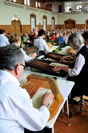 Die Zithergruppe Gartehüsler anlässlich ihres Jahrskonzerts 2014. (Bild: Mario Testa)