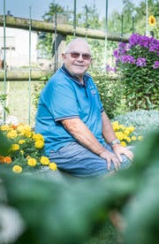 Alfred Nobs in seinem Garten in Kesswil. (Bild: Andrea Stalder)