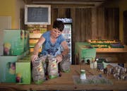 Bei Andrea Osterwalders Kunden kommt Twint gut an. (Bild: Benjamin Manser (Engelburg, 30. Juli 2019))
