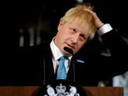 Der britische Premierminister, Boris Johnson, hat in einem Telefonat mit seinem irischen Kollegen Leo Varadkar die Wiedereinführung physischer Grenzkontrollen an der Grenze zwischen Irland und Nordirland auch im Fall eines vertragslosen Brexit ausgeschlossen. (Bild: KEYSTONE/AP/RUI VIEIRA)