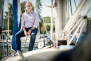 Michael Thurau erholt sich auf seinem Segelboot auf dem Bodensee. (Bild: Reto Martin)