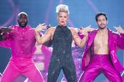 Cool, selbstbewusst und mutig: Pink liefert im Letzigrund eine starke Show. (Ennio Leanza/Keystone)