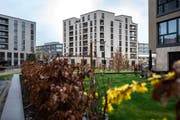 Ein Industrieareal wurde in ein kleines Stück Stadt mit Wohnungen, Büros und Restaurants verwandelt: das Aeschbachquartier in Aarau. (Bild: Chris Iseli, 4. April 2019)