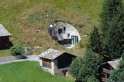 Ein Tunnel unter der Scheue ist der Eingang zur Villa Vals. (Quelle: PD)