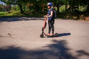 Die Elektro-Trottinets werden bis zu 20 Km/h schnell. (Bild: Raphael Rohner)