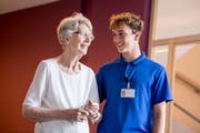 Cécile Birrer und Noris Iten diskutieren ab und an. (Bild: Nadia Schärli, Luzern 26. Juli 2019)