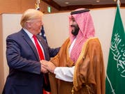 US-Präsident Donald Trump kann seine Waffengeschäfte mit Golfstaaten abwickeln - im US-Senat fand sich am Montagabend keine Zweidrittelmehrheit, die sein Veto hätte überstimmen können. (Bild: KEYSTONE/EPA SAUDI ROYAL PALACE/BANDAR AL-GALOUD HANDOUT)