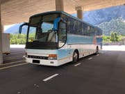 Dieser ukrainische Reisecar mit 48 Passagieren an Bord war mit defekten Bremsen unterwegs. Die Polizei stoppte das Fahrzeug im Unterwallis. (Bild: Kantonspolizei Wallis)