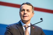 Zieht die Reissleine: FDP-Bundesrat Ignazio Cassis. (Bild: Roland Schmid)
