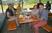 Beim gemütlichen Zusammensein erfährt man so einiges. (Bild: Christian Tschümperlin, Altdorf, 19. Juli 2019)