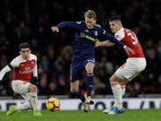 André Schürrle spielte letzte Saison für Fulham (hier im Londoner Derby gegen Arsenals Granit Xhaka) (Bild: KEYSTONE/AP/KIRSTY WIGGLESWORTH)
