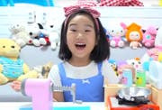 Boram stellt in ihren Videos Spielzeuge vor. Bildquelle: Youtube