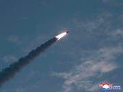 Das nordkoreanische Militär feuerte am frühen Mittwochmorgen an der Ostküste des kommunistischen Landes mehrere Raketen ab. (Bild: KEYSTONE/AP KCNA via KNS)