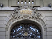 Die Schweizerische Nationalbank hat im ersten Halbjahr dank einem gruten Börsenumfeld mehr Gewinn erzielt. (Bild: KEYSTONE/ANTHONY ANEX)